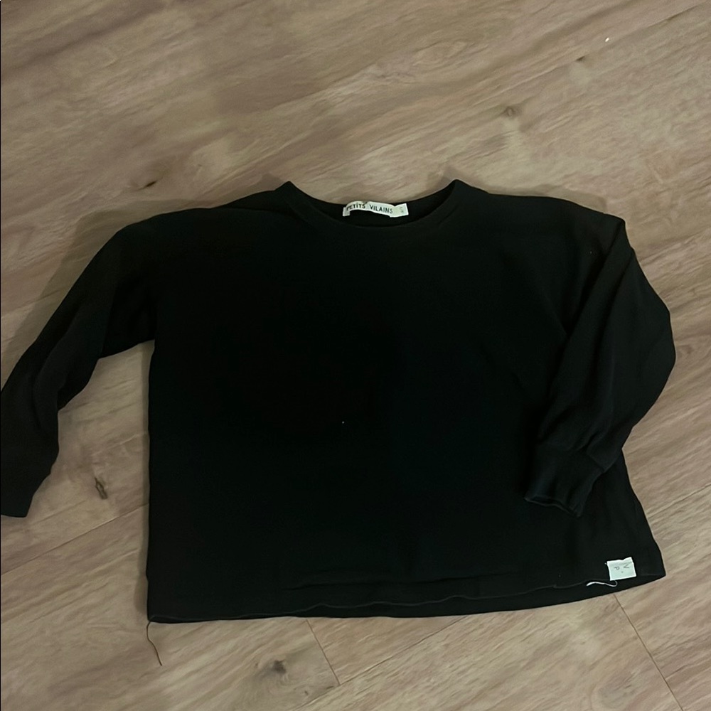 Petits Vilains Felix Boxy Long Sleeve in black 2/3T